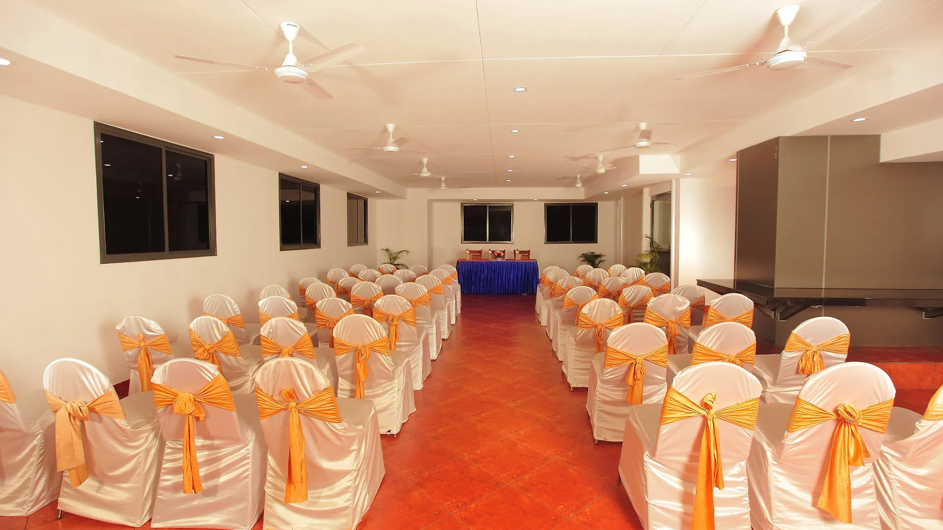 *** Hotel The Dunes Continental Edapalli Indie