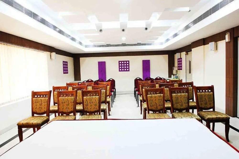 The Dunes Continental Edapalli Hotell